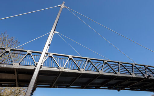 Foto FormTL - Schrägseil Brücke Metzdorf über die Sauer 66 m - Aluminium-Überbau mit zwei Stahlpylonen